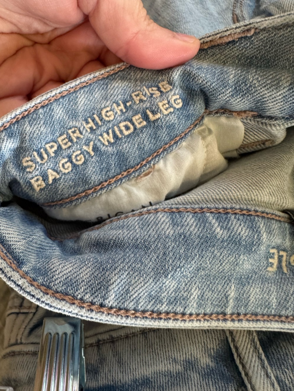 American Eagle Outfitters Light Wash Wide Leg Flare Jeans - Picture 5 of 6